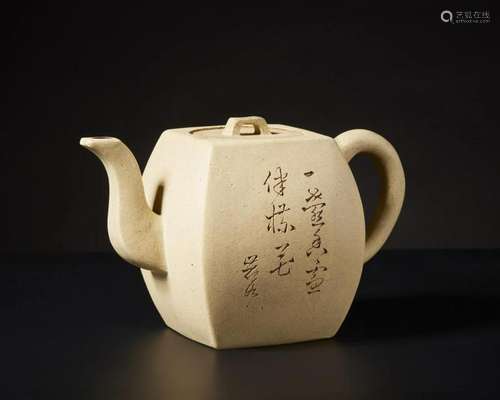 Arte Cinese An Yixing beige teapot and coverChina,