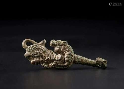 Arte Cinese A bronze zoomorphic buckle China, Warring