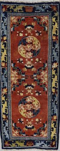 . A rug decorated with floral medallion Tibet oro