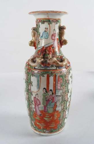 CHINESE EARLY 20TH-CENTURY FAMILLE ROSE VASE