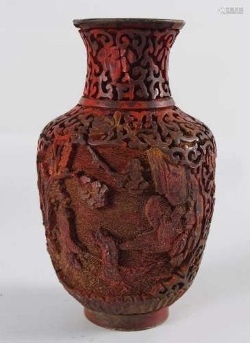 CHINESE QING LACQUERED VASE