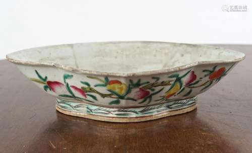 CHINESE QING FAMILLE ROSE BOWL