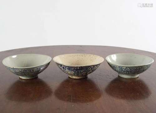 3 CHINESE QING BLUE AND WHITE BOWLS