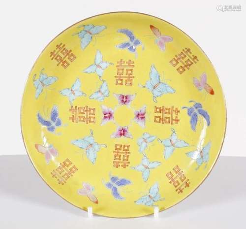 CHINESE QING FAMILLE JAUNE SAUCER DISH