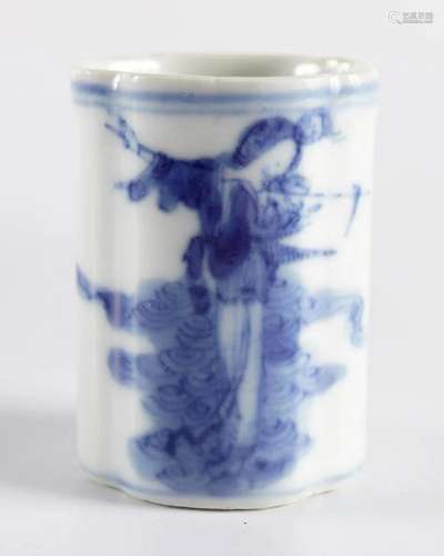 CHINESE BLUE AND WHITE VASE