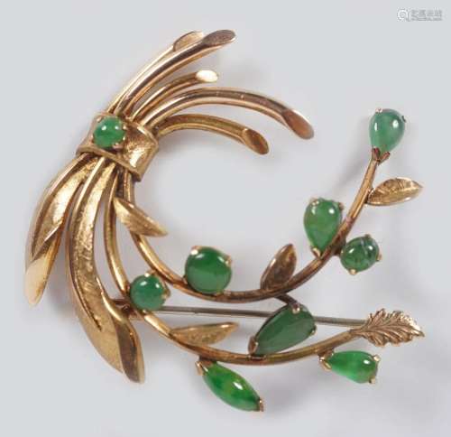CHINESE 14 CT. GOLD AND JADE BROOCH