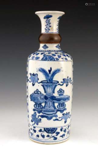 A Chinese blue and white vase, Kangxi, 1