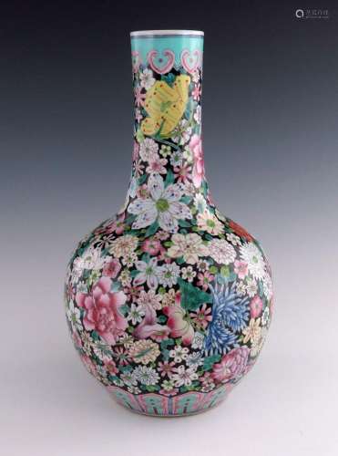A Chinese bottle vase, 20th Century, fam