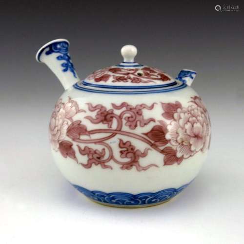A Japanese Hirado porcelain teapot, Meij