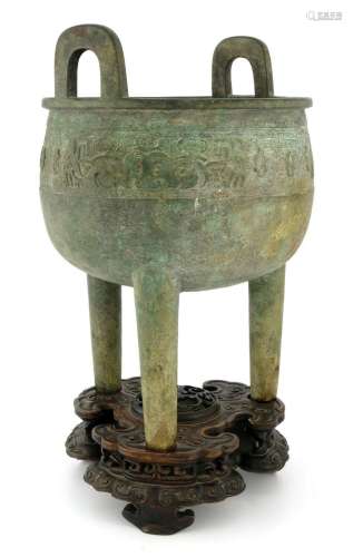 A Chinese Archaistic bronze tripod ritua