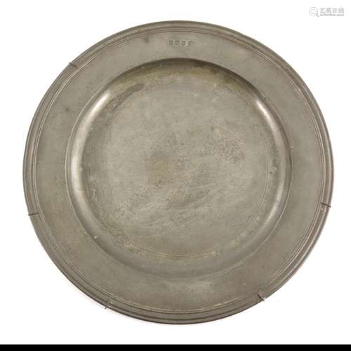 A 18th century pewter reeded charger, ha