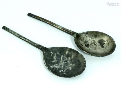 A pewter medieval slip top spoon, circa