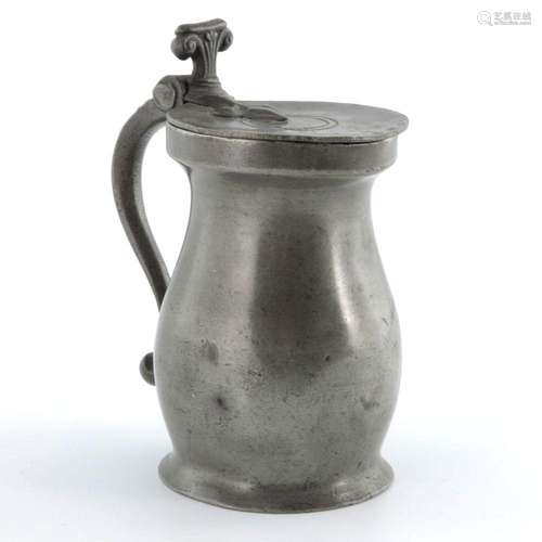 An English 1 pint pewter lidded bud meas