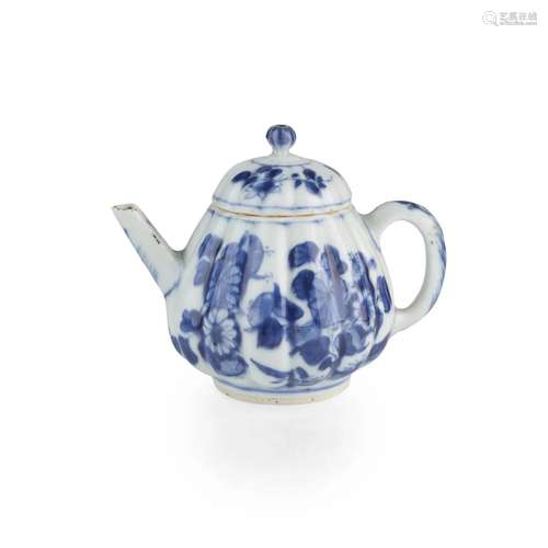 BLUE AND WHITE LIDDED TEAPOT QING DYNASTY, KANGXI