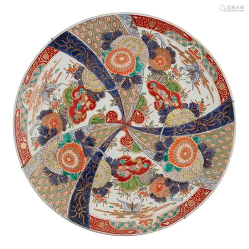 GROUP OF THREE IMARI CHARGERS MEIJI TO TAISHO PERIOD