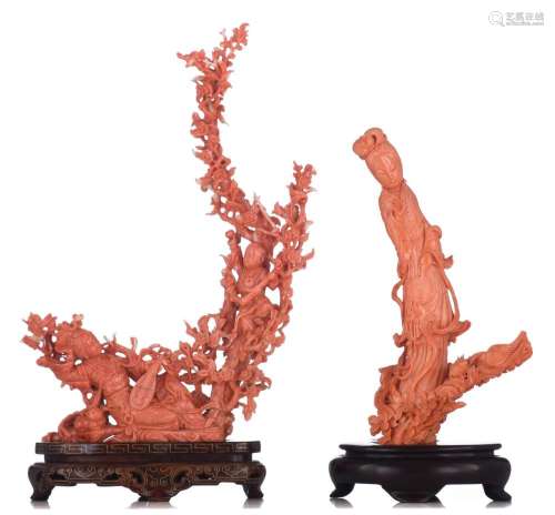 Two sculpted red-coral groups, all fixed on a base, late Qin...