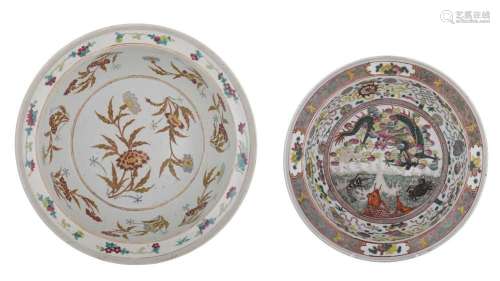 Two Chinese famille rose basin bowls, 19thC, H 10,5 - 13,5 -...