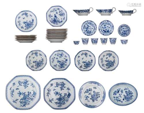 A Chinese blue and white floral decorated export porcelain w...