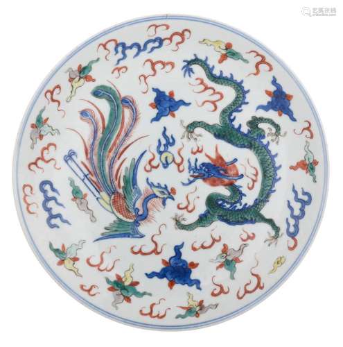 A Chinese wucai 'Dragon and Phoenix' plate, with a W...