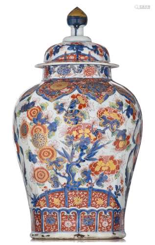 A Chinese Imari vase and cover, Kangxi period, H 66 cm - add...