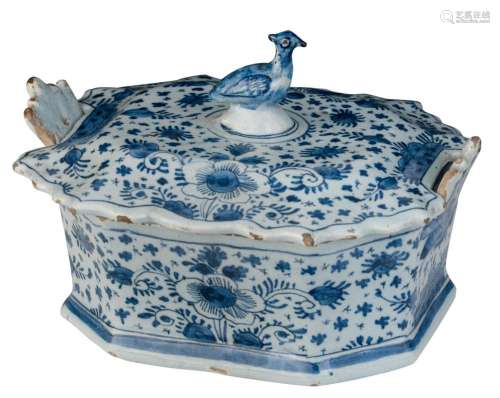 A fine Delft blue and white butter tub, marked 'De Lampe...
