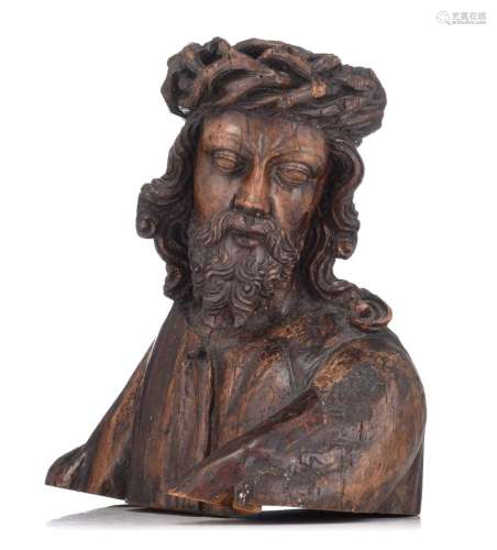 A walnut sculpture of Ecce Homo, 16thC, German, H 39 cm