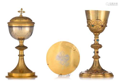 A French export silver and gilt silver chalice and paten H 2...