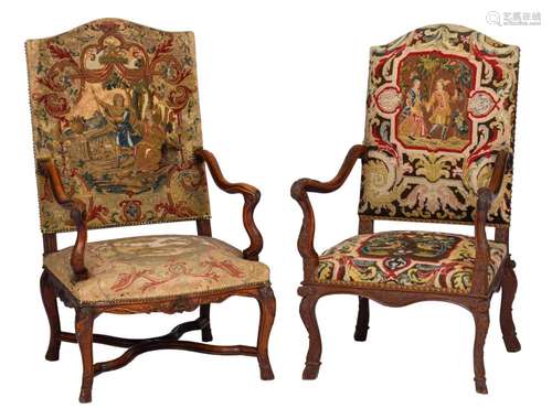 Two carved walnut Régence armchairs, H 120 - W 71 - H 116 - ...