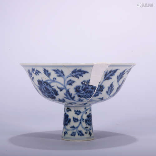 A blue and white 'floral' stem bowl