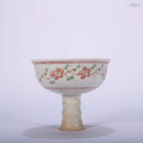 A Guang cai 'floral' stem cup