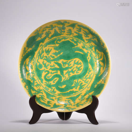 A yellow ground green glazed 'dragon' dish