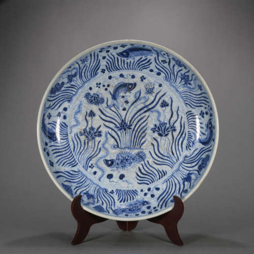 A blue and white 'fish' dish