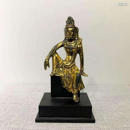 A Gilt Bronze Guanyin Statue