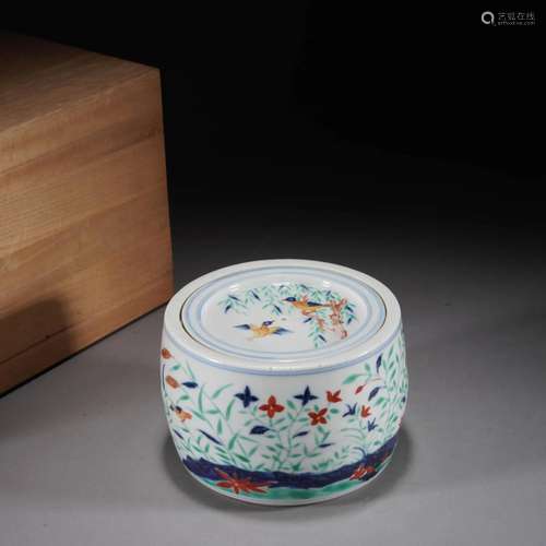 Wucai Glaze Flower And Bird Jar And Cover