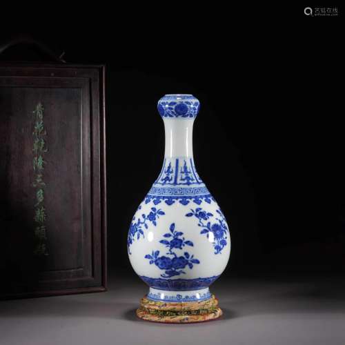 Blue And White Floral Garlic-Head-Shape Vase