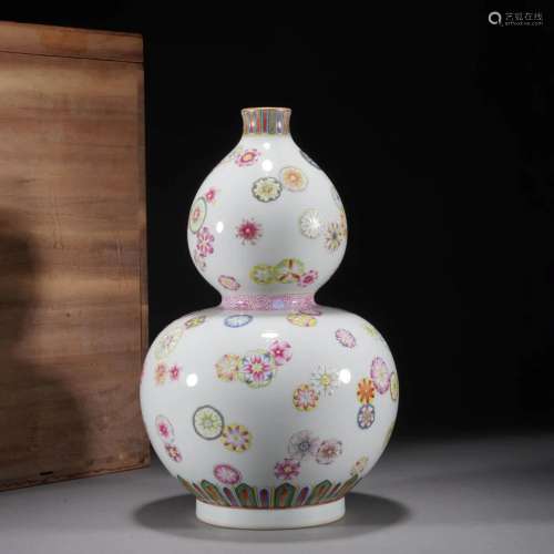 Famille Rose Double-Gourd-Shape Vase