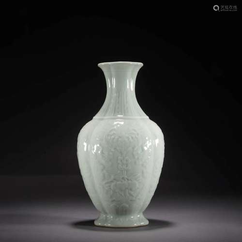 Celadon Glaze Begonia-Form Vase