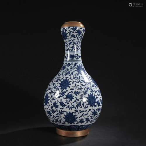 Blue And White Lotus Garlic-Head Vase