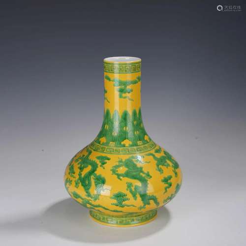 Green And Yellow Glaze Tianqiuping Vase