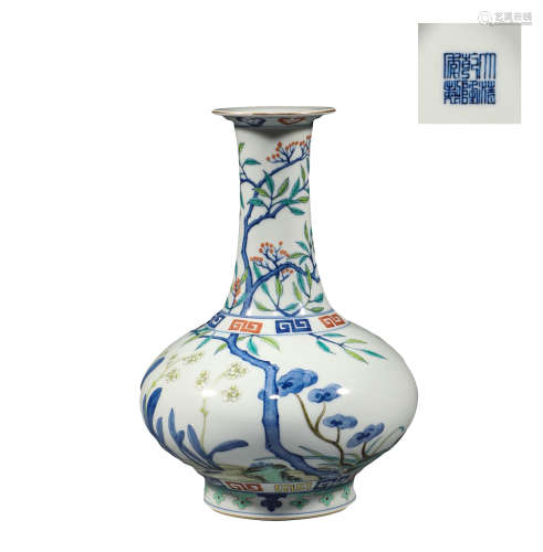 Qing Dynasty, doucai flower pattern bottle
