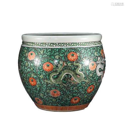 In the Qing Dynasty, there was a large pink dragon jar