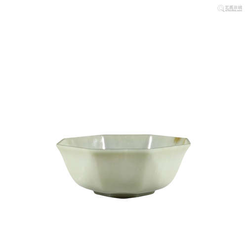 In the Qing Dynasty, Hotan jade bowl