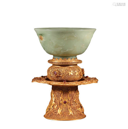 In the Qing Dynasty, silver gilded silk and Hotan jade bowls...