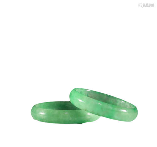 In the Qing Dynasty, there was a pair of jade imperial concu...