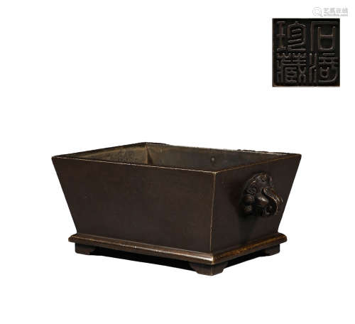 In the Qing Dynasty, the bronze double animal ear censer