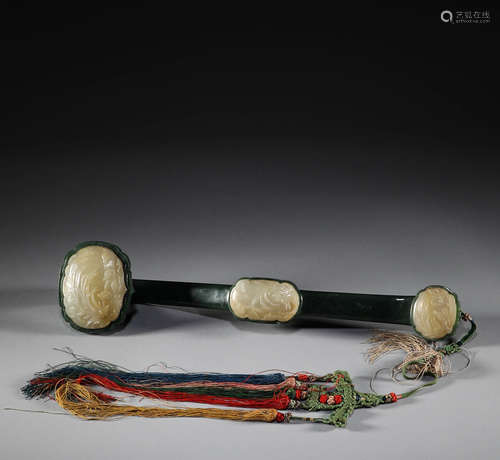 In the Qing Dynasty, Hotan Jasper was inlaid with white jade