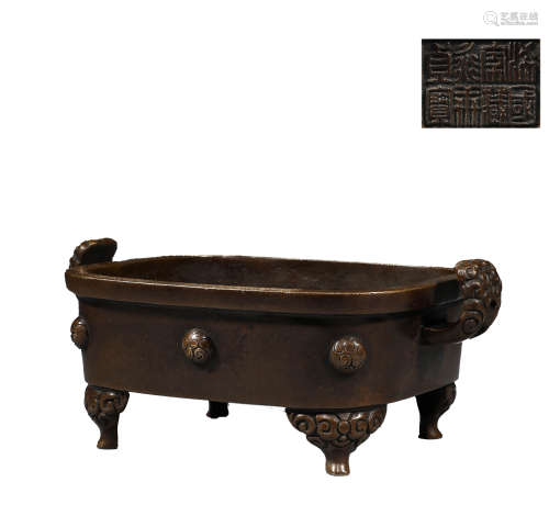 In the Qing Dynasty, the bronze double ear censer