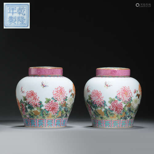 A PAIR OF CHINESE QIANLONG PERIOD FAMILLE ROSE JARS