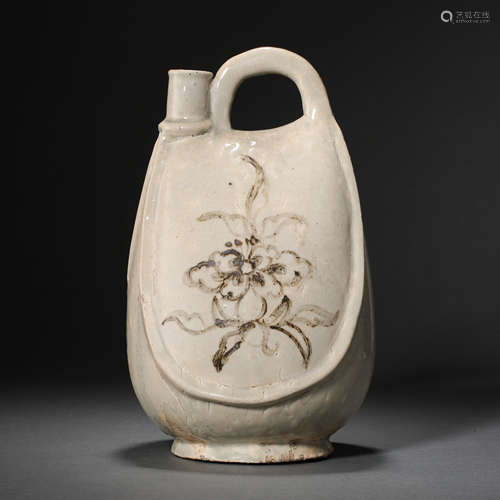 LIAO DYNASTY WHITE GLAZED BAGGING POT, CHINA