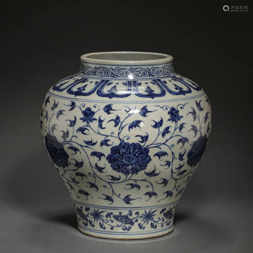 CHINESE QING DYNASTY BLUE AND WHITE JAR